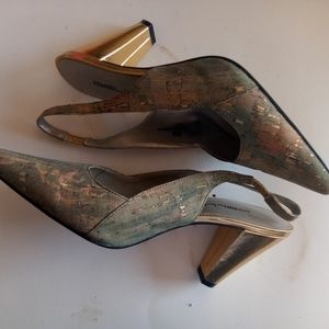 Green and gold pumps